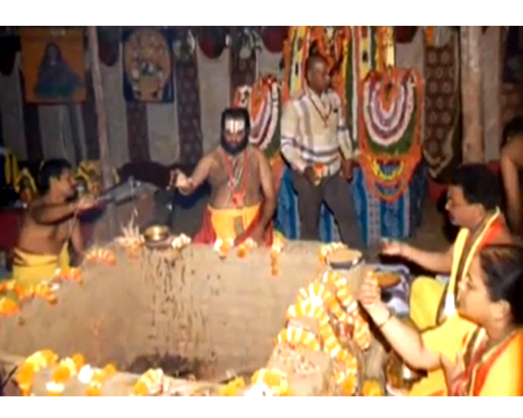 Non Stop 24 hours “AHORATHRA HOMAM”chanting “NARAYANA HARI OM” Mantra.