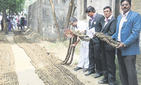 LONGEST COW – DUNG CAKES GARLAND LENGTH 1000 METERS FOR BONFIRE