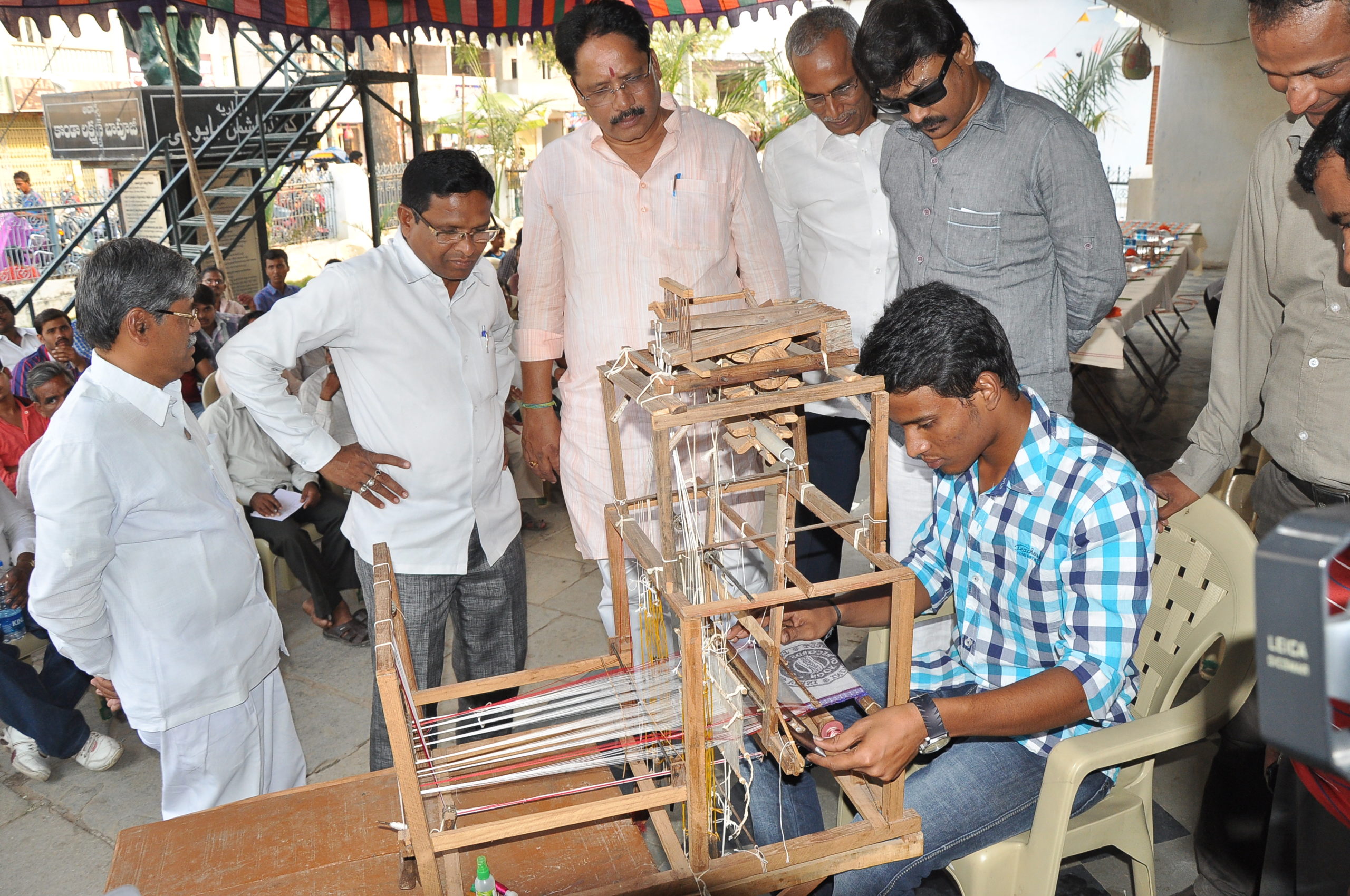 WEAVING OF GREAT PERSONALITIES FACES & SYMBOLS ON SILK CLOTH BY USING HAND LOOM MACHINE