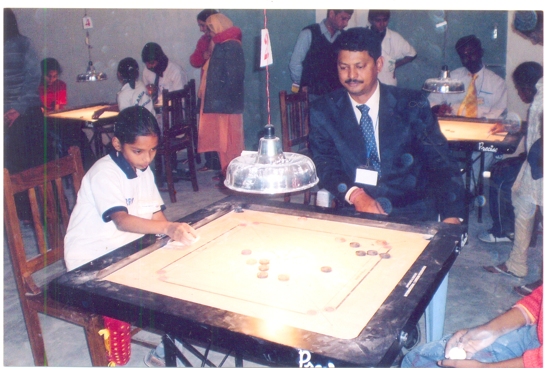 NON STOP CARROM PLAYING BY SOLO