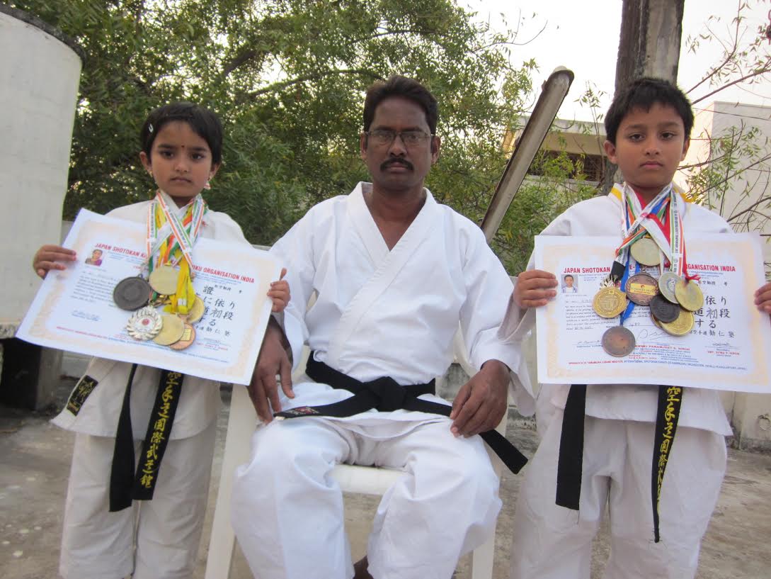 THE YOUNGEST FEMALE KARATE KID / THE YOUNGEST KARATE KID