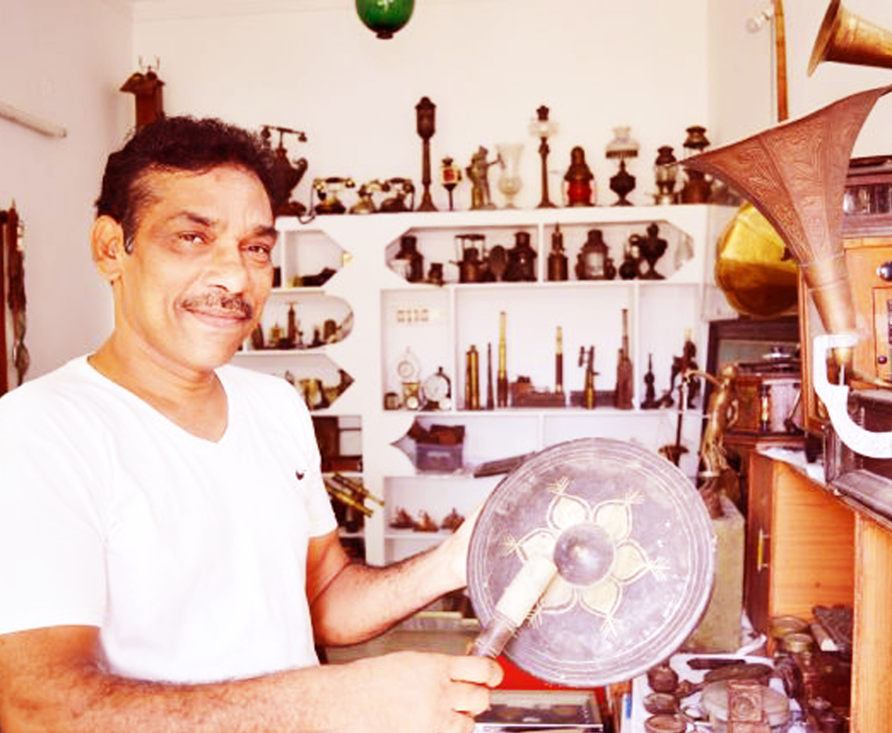 RARE AND MULTIPLE ANTIQUE VINTAGE ITEMS COLLECTION BY HOBBY