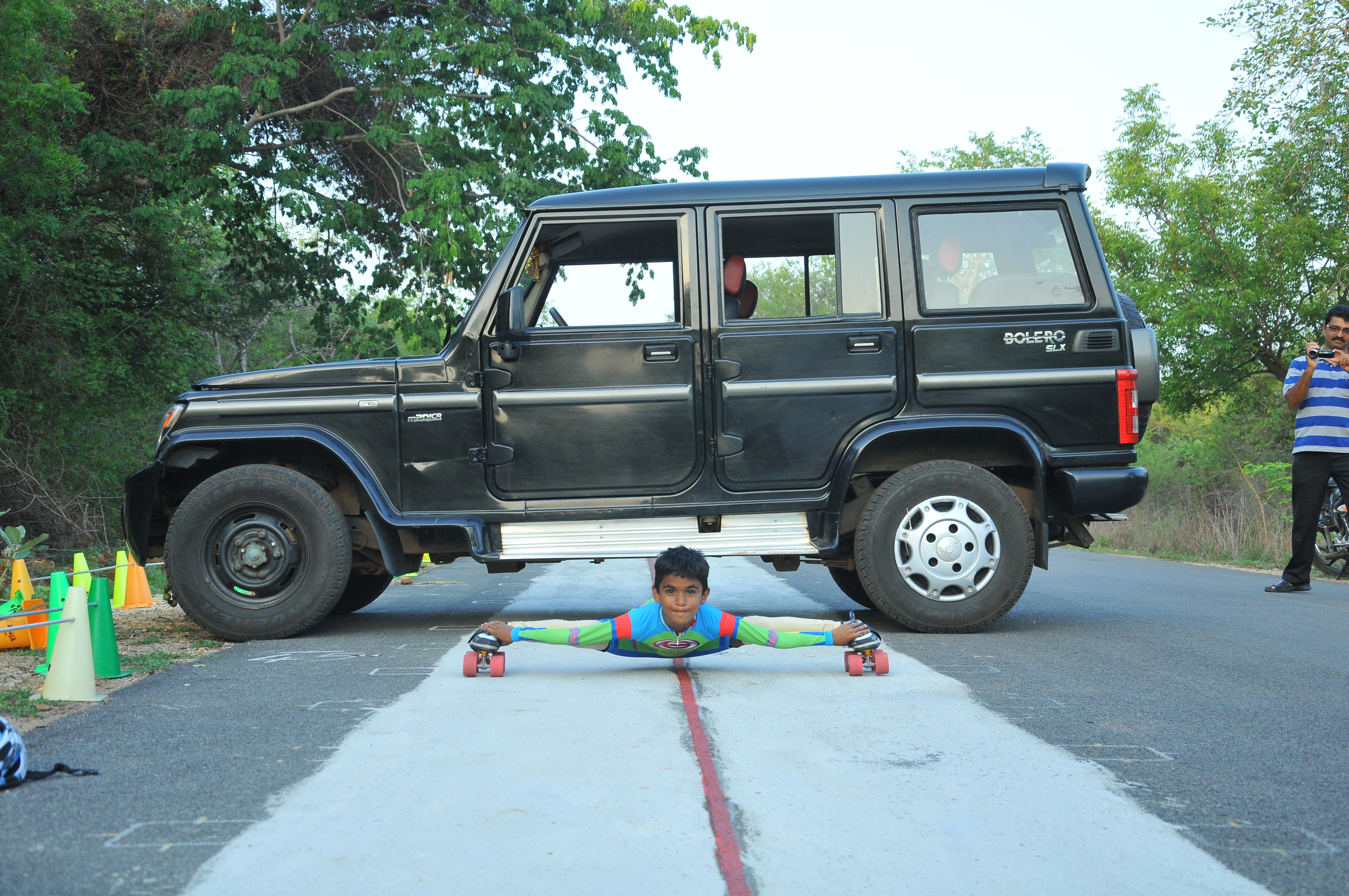 FARTHEST DISTANCE IN LIMBO SKATING UNDER CARS