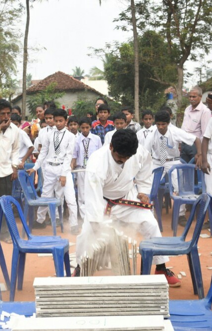 BREAKING 1000 CEMENT SLABS STONES WITH HAND